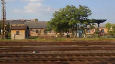 Tren yolculuğu pencere görünümü