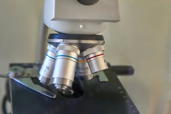 Lentille de microscope gros plan — Photo