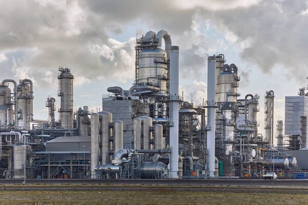 Курение на заводе
