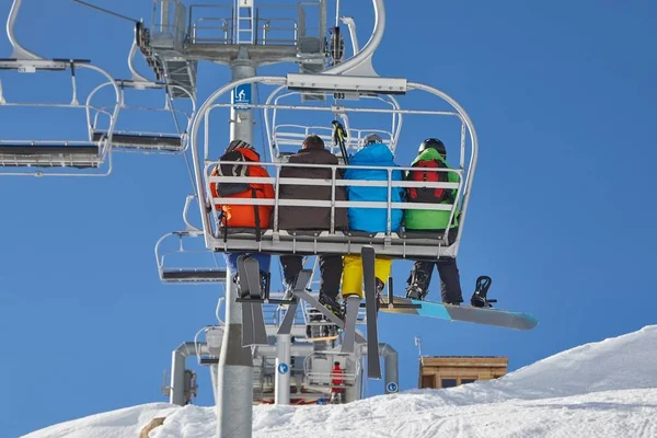 Asansör gelen Kayak pistleri — Stok fotoğraf