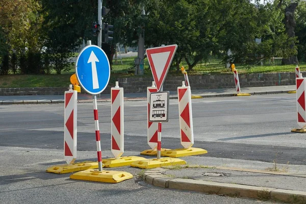 Advertencias de construcción de carreteras — Foto de Stock