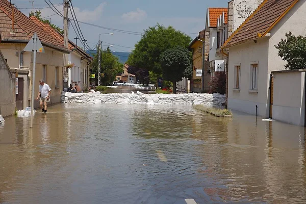 Flooded street and houses — Stock Photo, Image