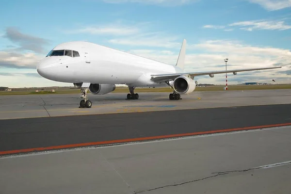 Avión en tierra — Foto de Stock