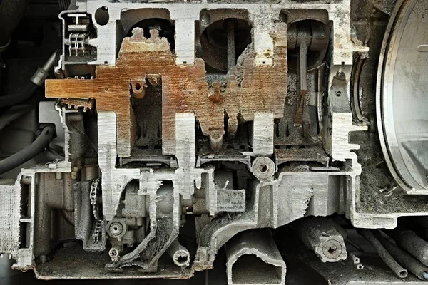 Motor cortado en hhalf — Foto de Stock