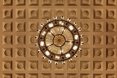 Avize decoarted tavanda