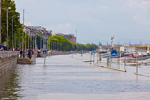 Überflutete Budapester Straße — Stockfoto