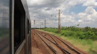 Tren yolculuğu göz kulak