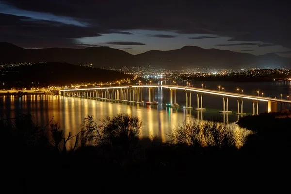 塔斯曼大桥夜景 — 图库照片