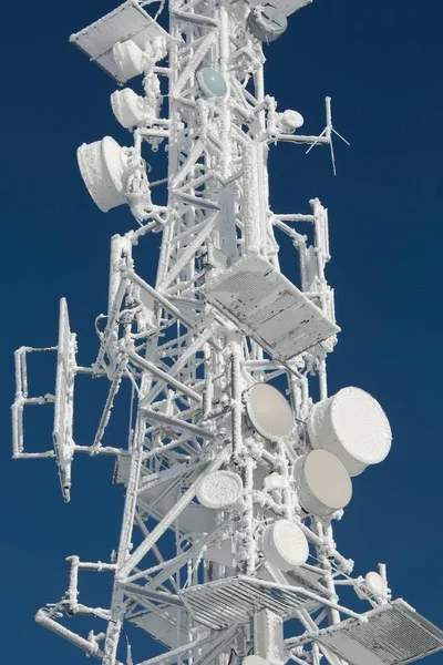 Transmitter tower frozen in winter frost — Stock Photo, Image