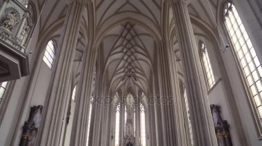 Katedral iç parlak gün ışığı