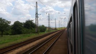 Tren yolculuğu göz kulak