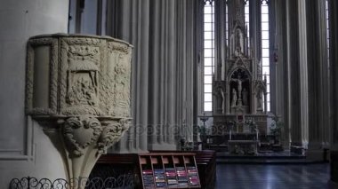 Katedral iç parlak gün ışığı