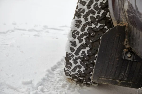 Car tyre in snow — Stock Photo, Image