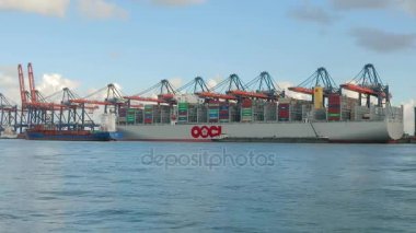 Büyük Konteyner Gemisi