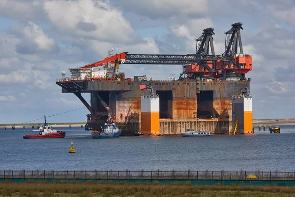 Rusty maritime structure — Stock Photo, Image