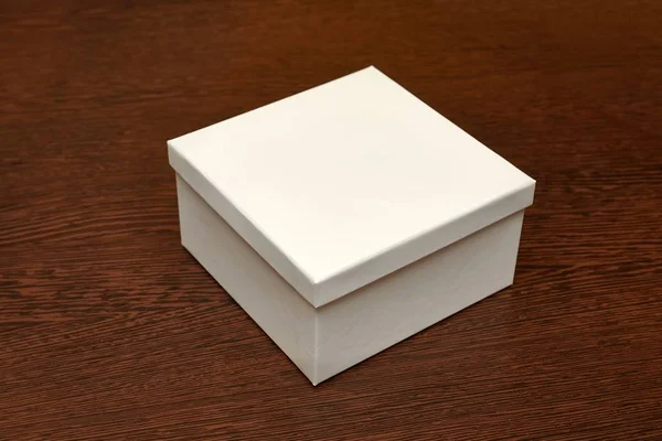 Білий подарунковій коробці — стокове фото
