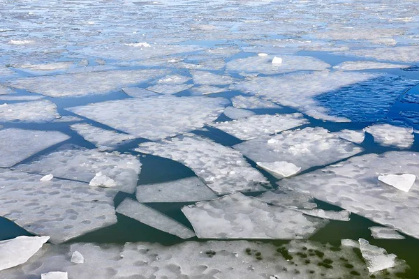 Zimowy lód na wodzie — Zdjęcie stockowe