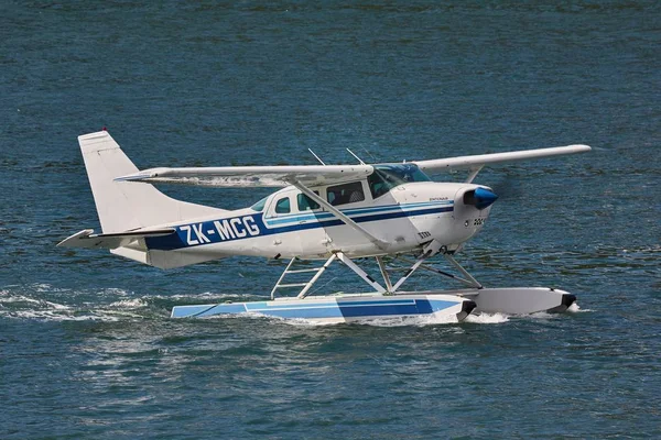 Floatplane na água — Fotografia de Stock