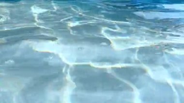 Dalgalanan Su Yüzeyi