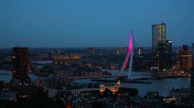 Rotterdam panoramik gece görünümü