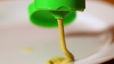 Hardal Closeup pourin