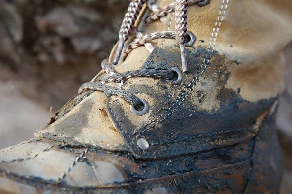 Botas usadas ao ar livre — Fotografia de Stock