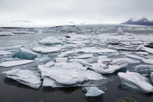 Παγωμένη λίμνη στην Ισλανδία — Φωτογραφία Αρχείου