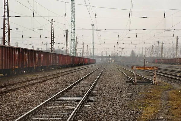 Železniční trať, nákladní vlaky — Stock fotografie