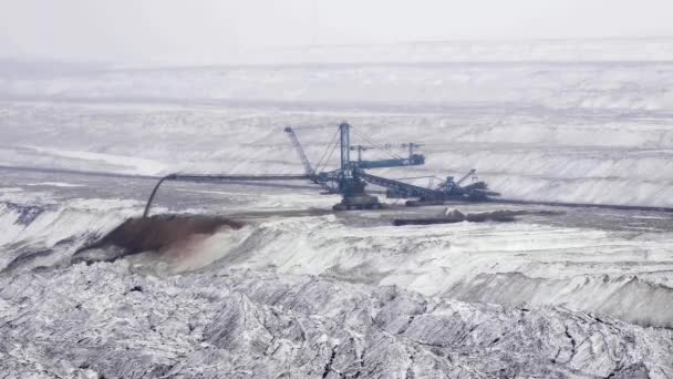 Utgrävning av kolgruvor — Stockvideo