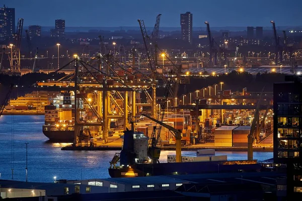 Containerhafen in Rotterdam bei Nacht — Stockfoto