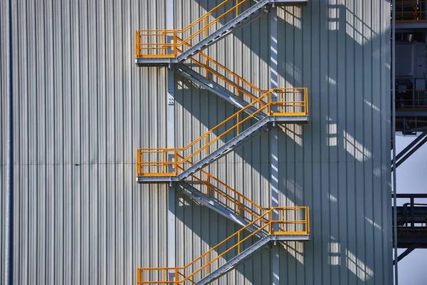 Escalera exterior industrial — Foto de Stock