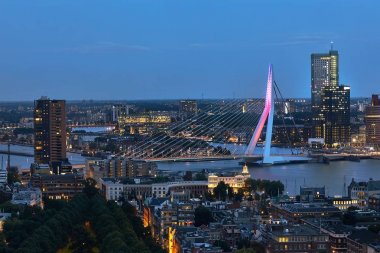 Rotterdam panoramik gece görünümü