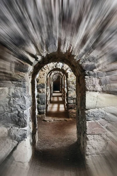 Pasaje de un antiguo castillo — Foto de Stock