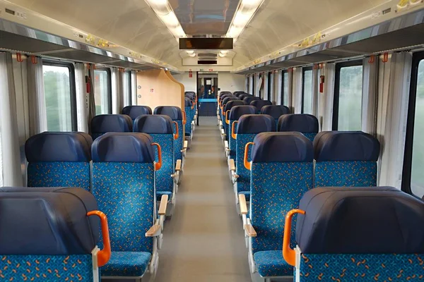 Intérieur du train de voyageurs — Photo