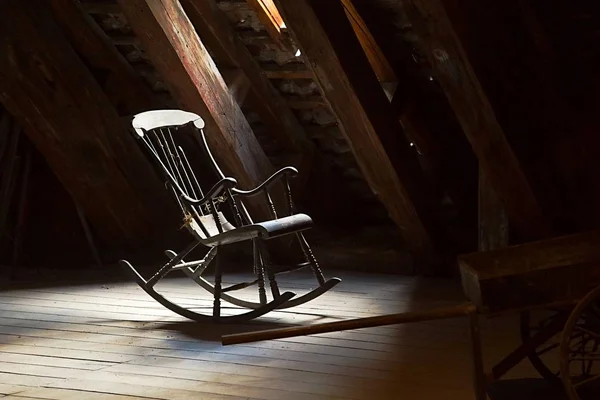 Ancien fauteuil à bascule — Photo