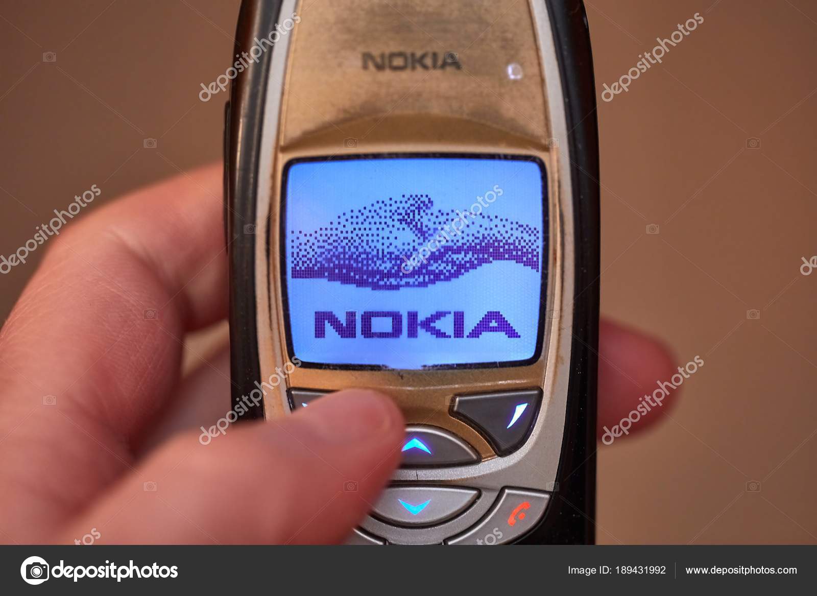 Старый Телефон Nokia – Стоковое Редакционное Фото © Gudella #189431992