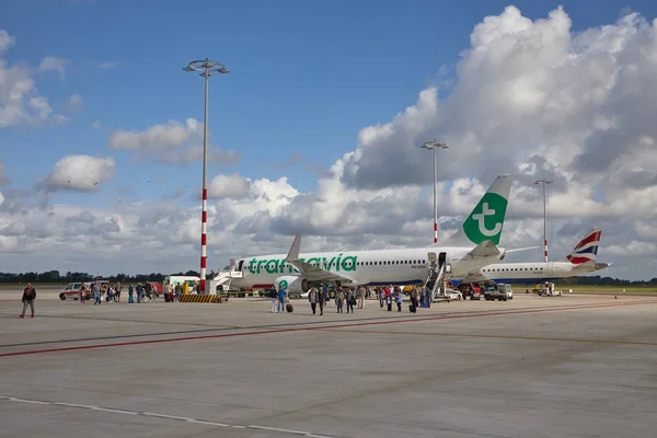 Transavia avião no aeroporto — Fotografia de Stock