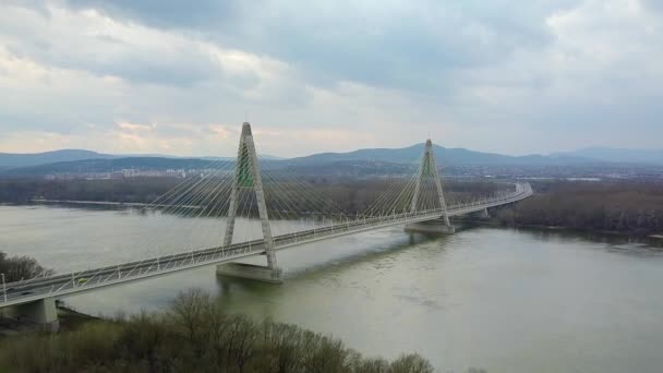 Ponte autostradale sul fiume — Video Stock