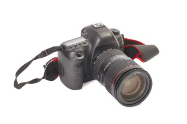 Beyaz arka planda DSLR camre