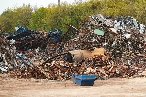 Scrapyard de metal velho — Fotografia de Stock