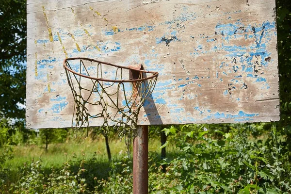 Dunk de basquete abandonado — Fotografia de Stock