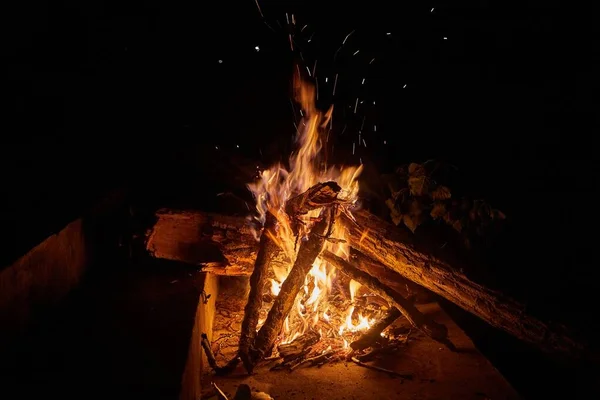 Chamas de fogo de acampamento — Fotografia de Stock