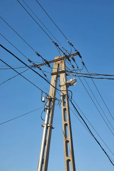 Kolumna linii elektrycznej — Zdjęcie stockowe