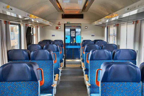 Intérieur du train de voyageurs — Photo