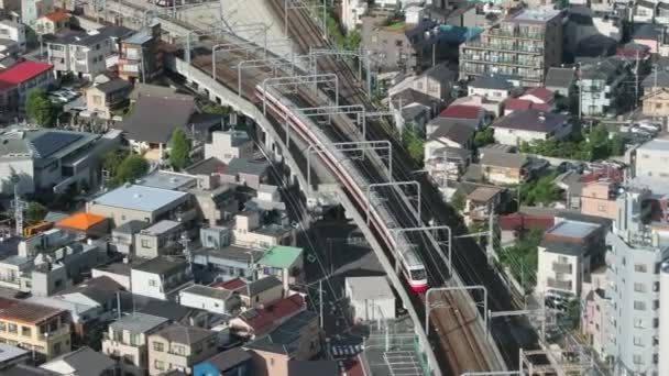 Bir şehirde taşıma Tren — Stok video