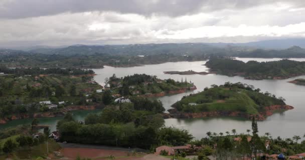 Guatape naturskön utsikt över landskapet — Stockvideo