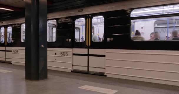 Estación de salida del metro — Vídeos de Stock