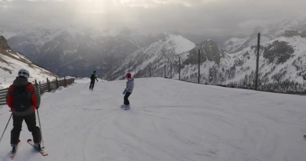 Esqui nos Alpes — Vídeo de Stock