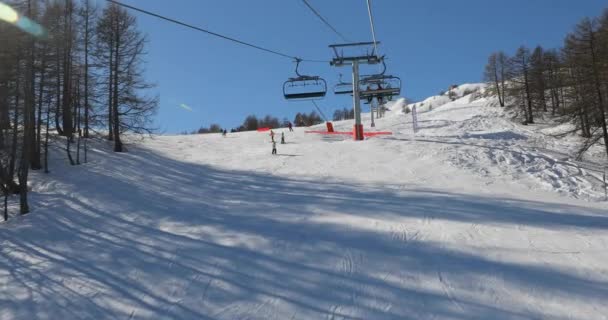 Ski lift ascend — Stock Video