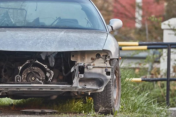 Car Wreck met ontbrekende onderdelen — Stockfoto